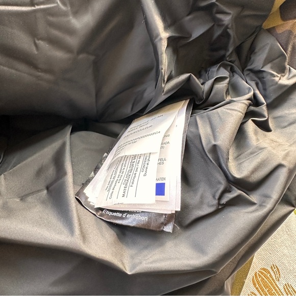 Canada Goose Camouflage Outdoor Down Jacket, Unisex - Picture 10 of 10